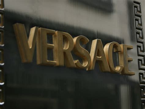 Versace, conheça a história da marca V